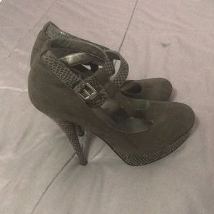 Suede grey heels